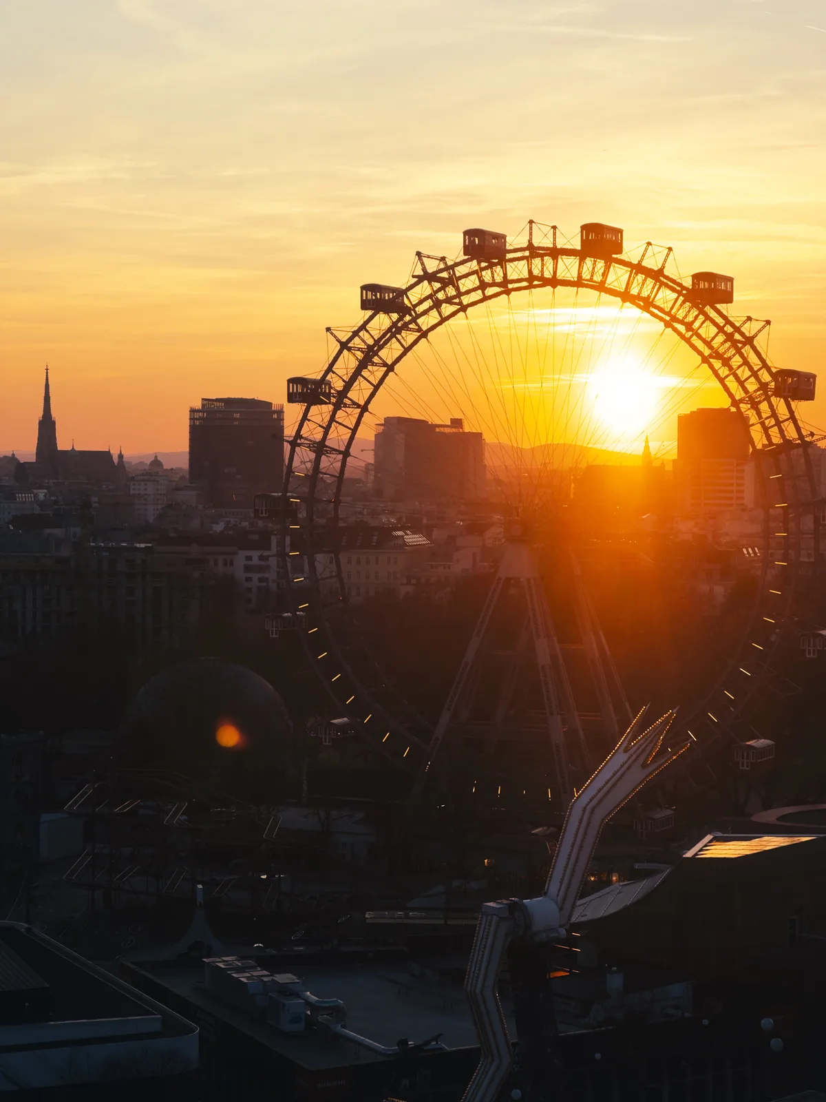 Riesenrad im Sonnenuntergang — ProRAW-Vergleich